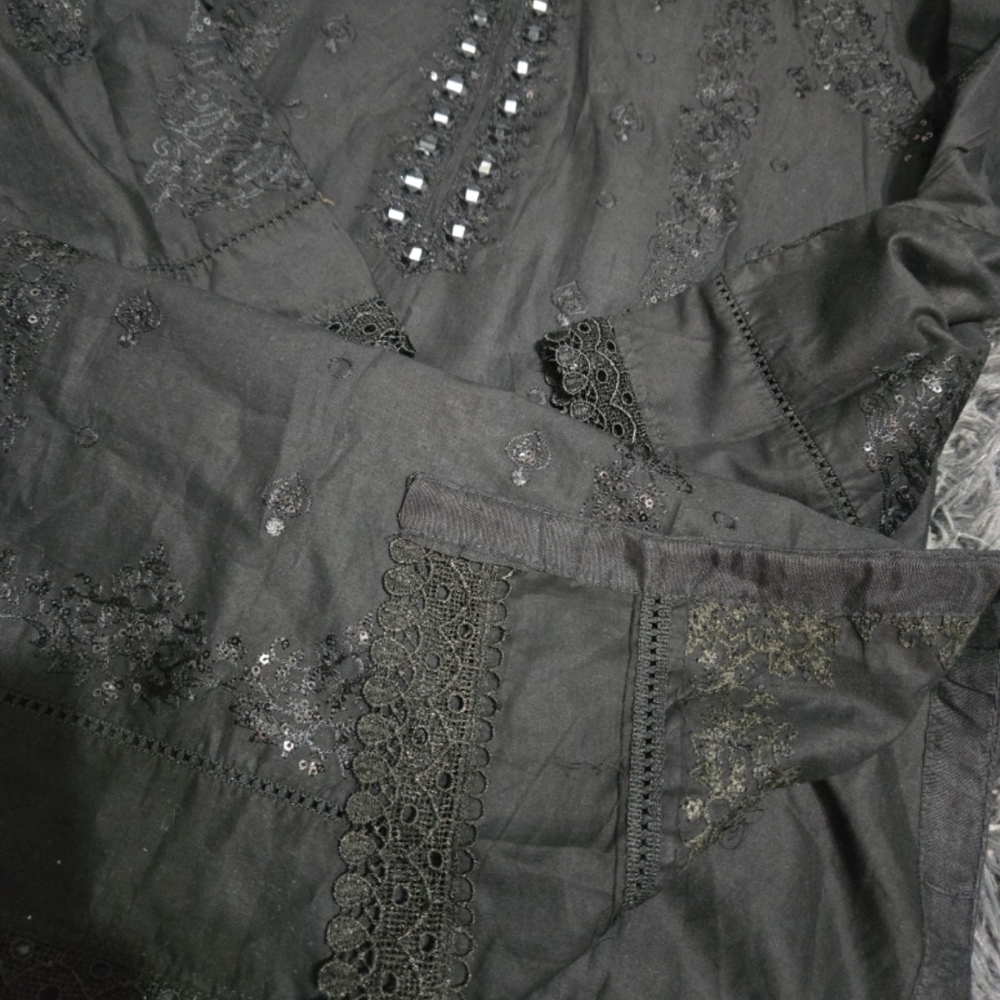 Elegant Black Lace Women's Dupta